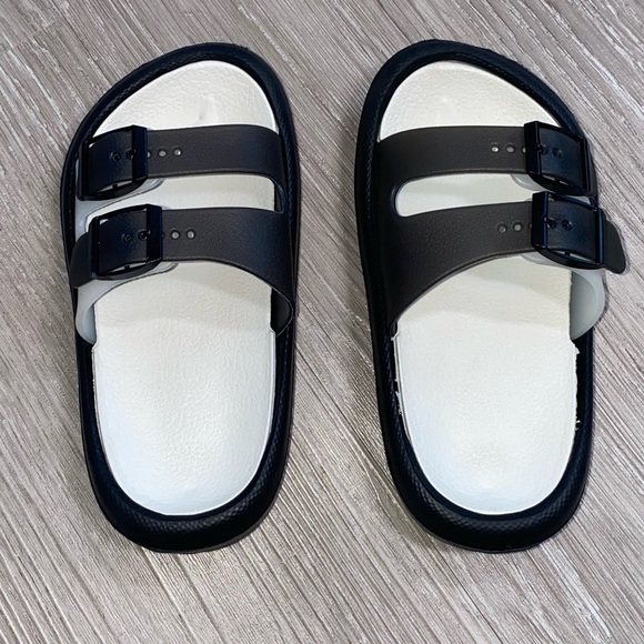 Amazon Essential Lonsoen foam slides white and black toddler sz 9 toddler - Picture 3 of 5